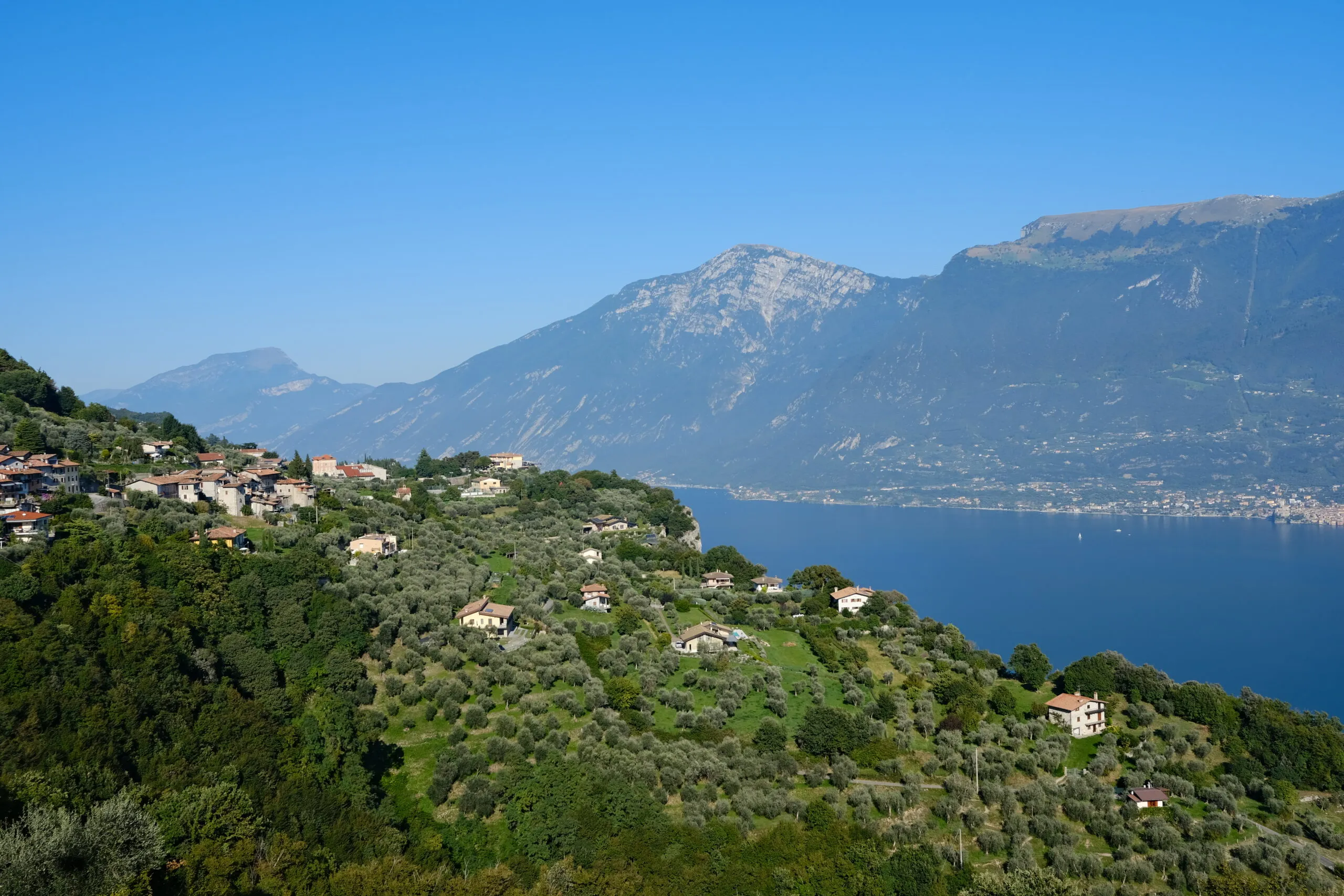 Panoramablick auf Tremosine sul Garda und den Gardasee